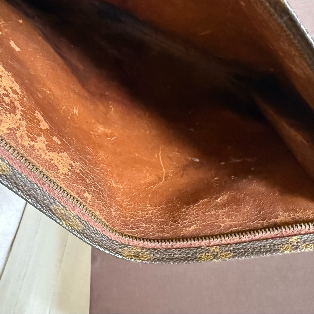 Louis Vuitton Vintage Toiletry Bag with Iconic Monogram - Needs Repair & Restore - Picture 5 of 6